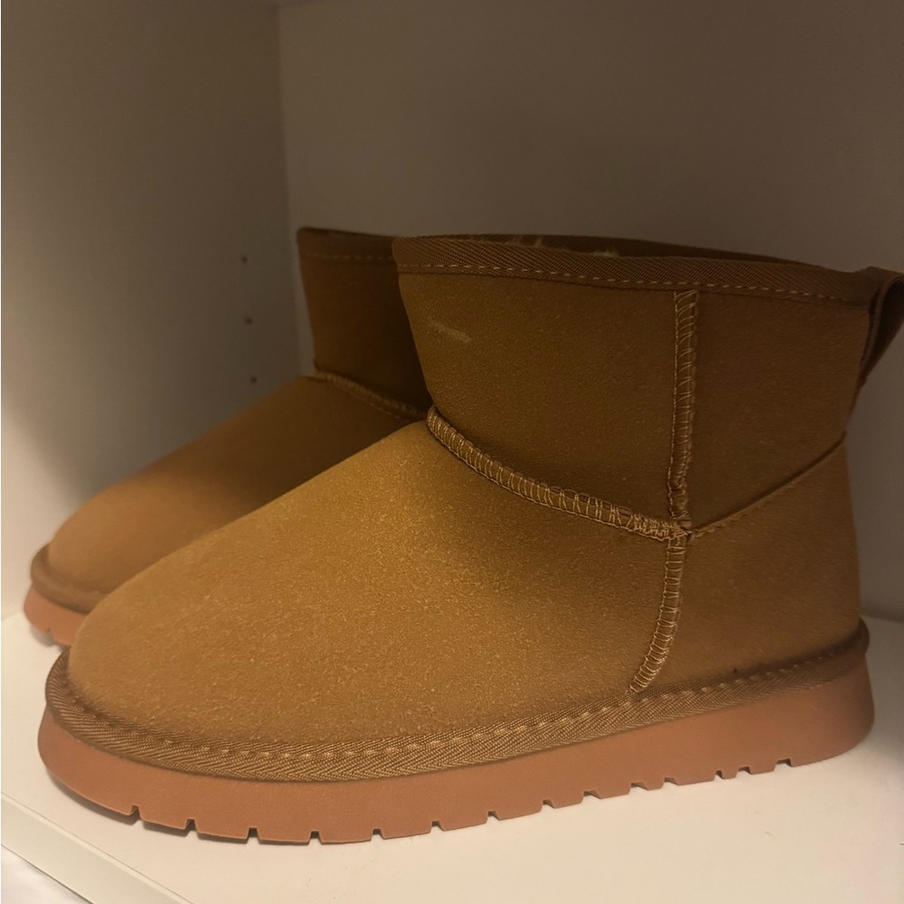 New Cozy Tan Boots size 8